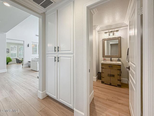 1795 Red Robin Place, Newbury Park, CA 91320