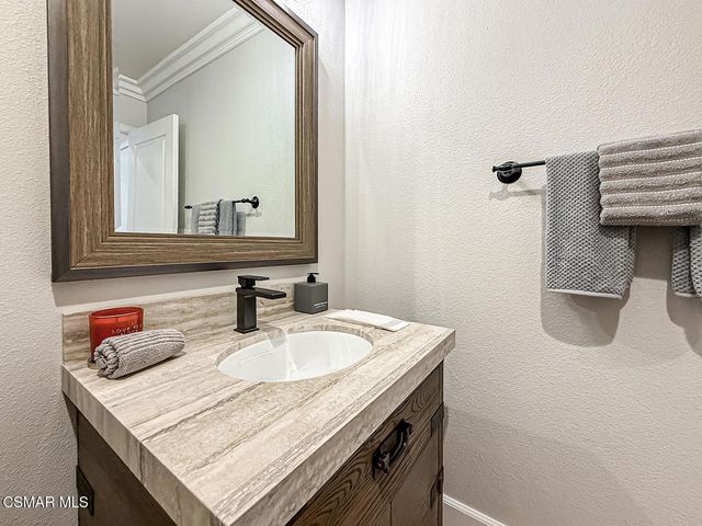 1795 Red Robin Place, Newbury Park, CA 91320