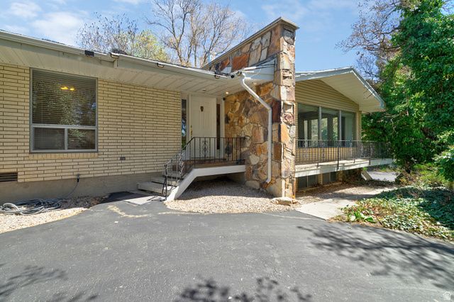 2342 E COMBE RD, Uintah, UT 84403
