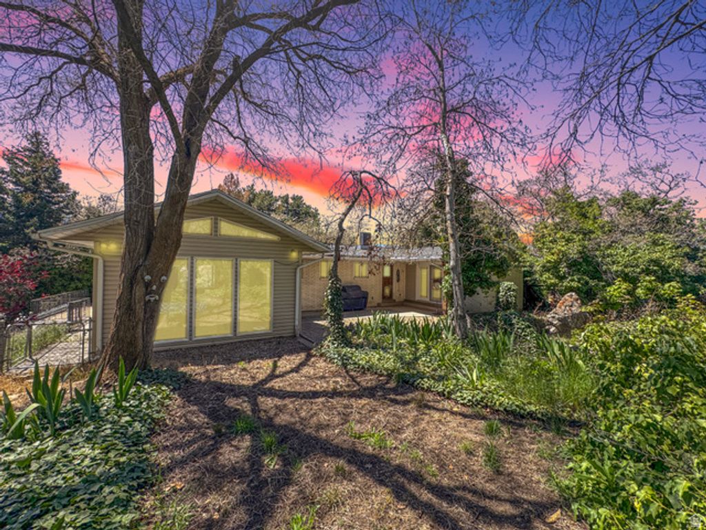 2342 E COMBE RD, Uintah, UT 84403
