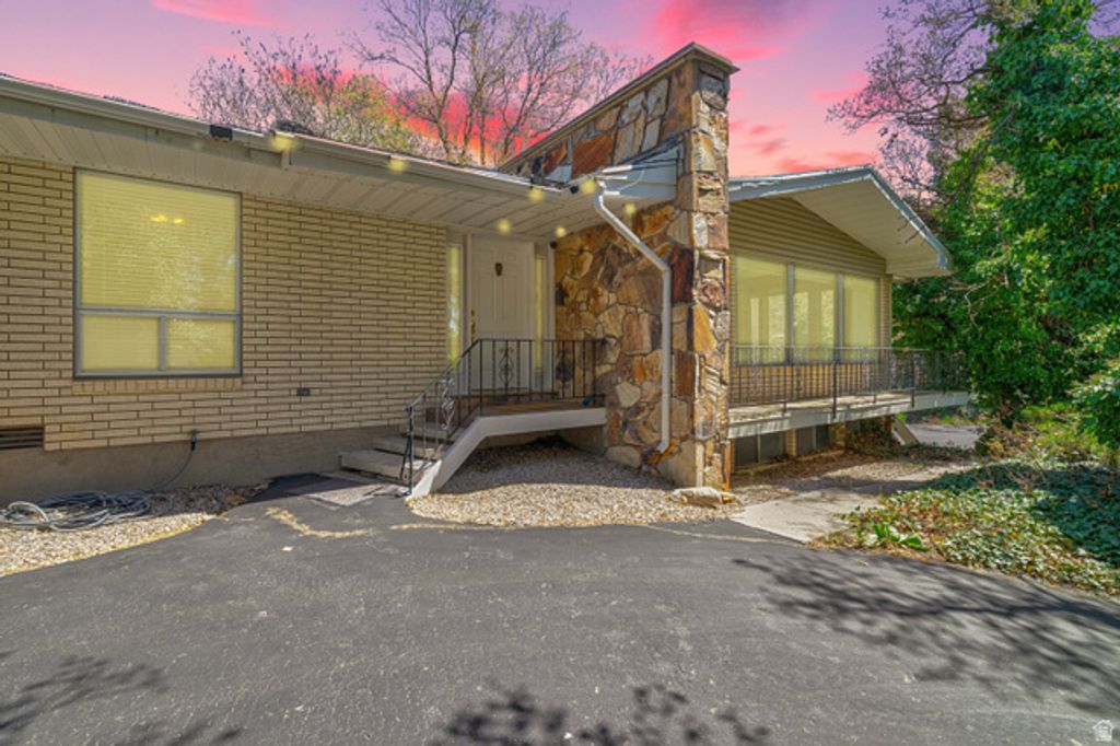 Image 2 of property listing at 2342 E COMBE RD, Uintah, UT 84403