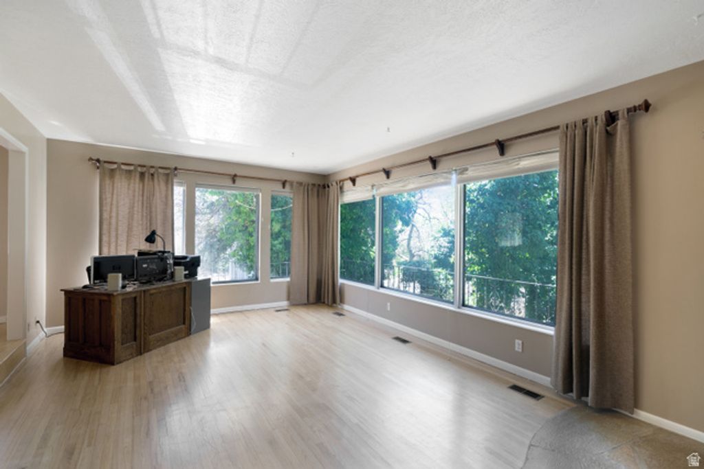 Image 12 of property listing at 2342 E COMBE RD, Uintah, UT 84403