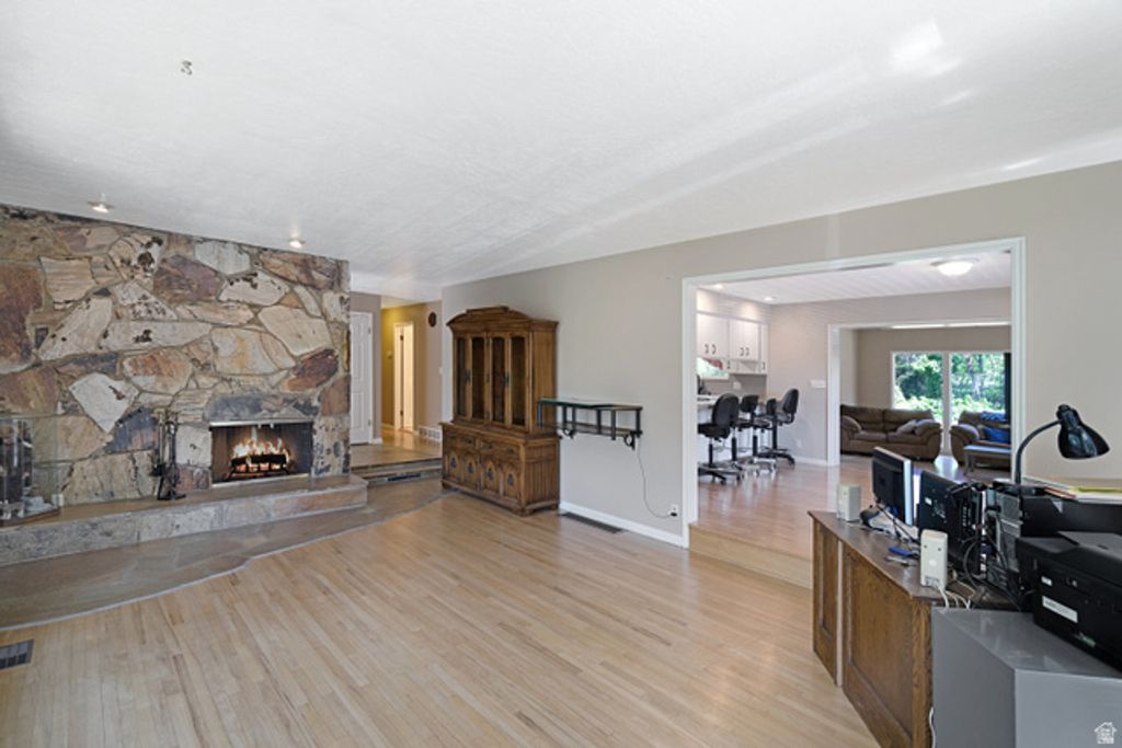 Image 7 of property listing at 2342 E COMBE RD, Uintah, UT 84403