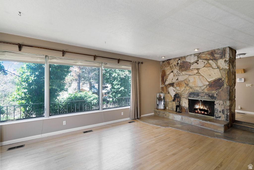 Image 8 of property listing at 2342 E COMBE RD, Uintah, UT 84403