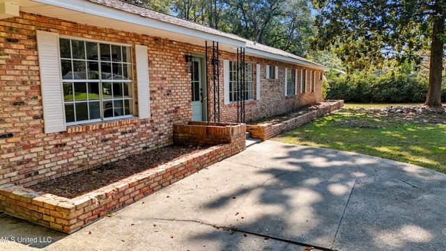 1624 Fifth Avenue, Picayune, MS 39466