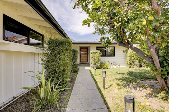 5515 Hermitage, Valley Village, CA 91607