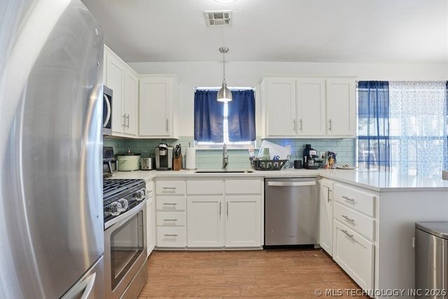 8207 N 128th East Avenue, Owasso, OK 74055