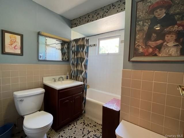 34-29 208 Street, Bayside, NY 11361