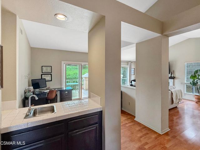 264 Ridgeton Lane B, Simi Valley, CA 93065