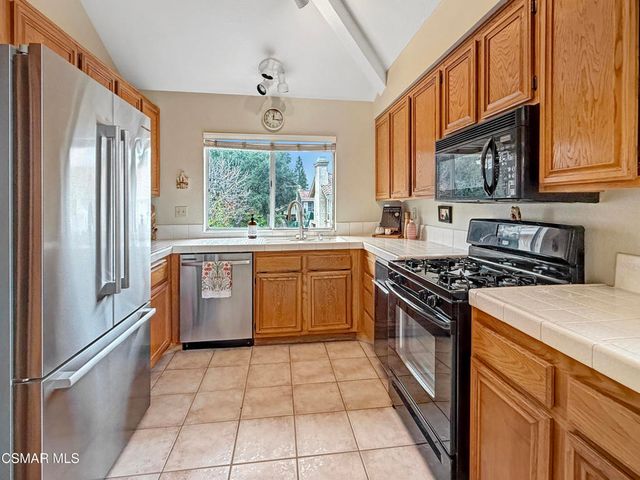 264 Ridgeton Lane B, Simi Valley, CA 93065