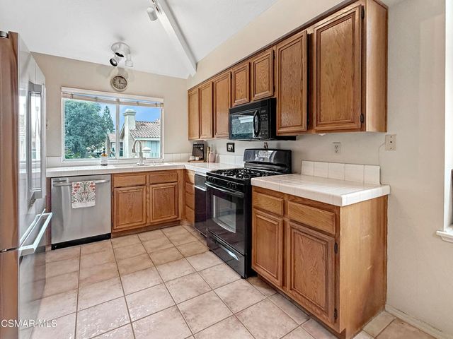 264 Ridgeton Lane B, Simi Valley, CA 93065