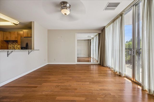 2195 Poplar Ave Apt 303, Memphis, TN 38104