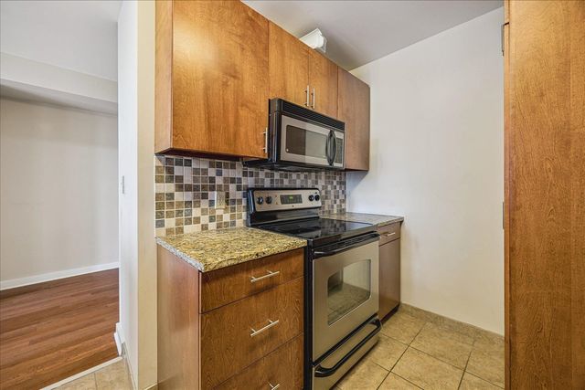 2195 Poplar Ave Apt 303, Memphis, TN 38104