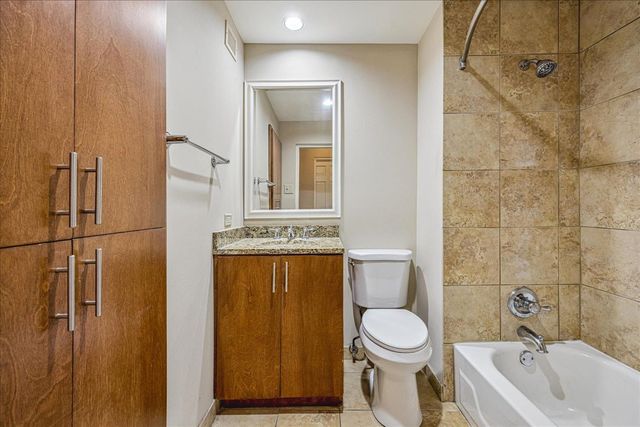 2195 Poplar Ave Apt 303, Memphis, TN 38104