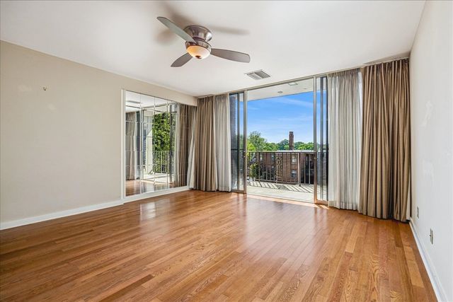 2195 Poplar Ave Apt 303, Memphis, TN 38104