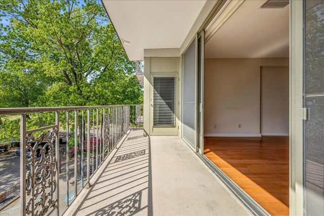 2195 Poplar Ave Apt 303, Memphis, TN 38104