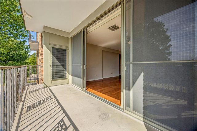 2195 Poplar Ave Apt 303, Memphis, TN 38104