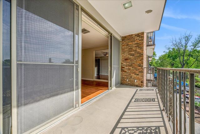 2195 Poplar Ave Apt 303, Memphis, TN 38104