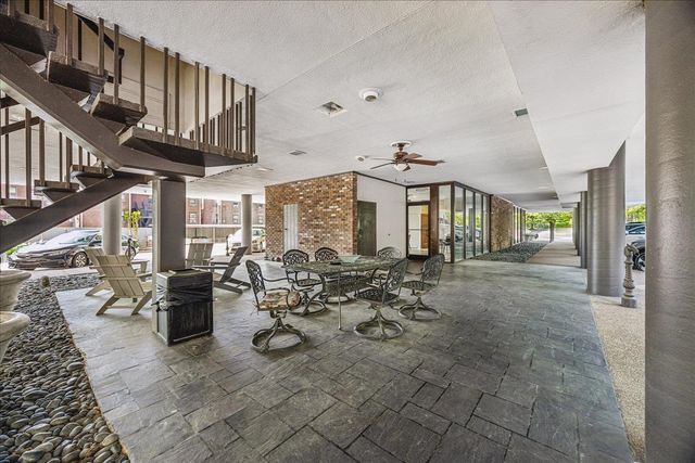 2195 Poplar Ave Apt 303, Memphis, TN 38104