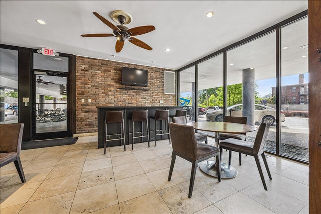 2195 Poplar Ave Apt 303, Memphis, TN 38104