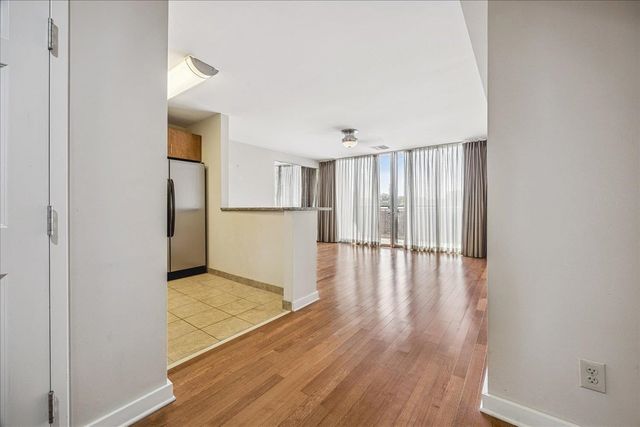 2195 Poplar Ave Apt 303, Memphis, TN 38104