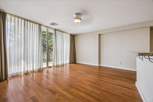 2195 Poplar Ave Apt 303, Memphis, TN 38104