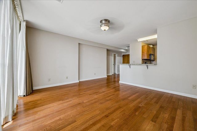 2195 Poplar Ave Apt 303, Memphis, TN 38104