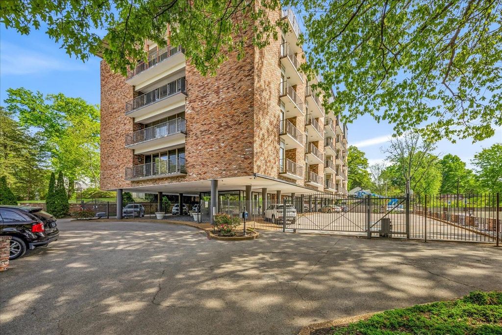 2195 Poplar Ave Apt 303, Memphis, TN 38104