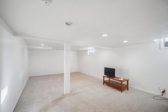 942 Robin Circle, Altoona, IA 50009