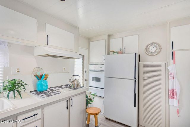 10401 N CAVE CREEK Road 152, Phoenix, AZ 85020