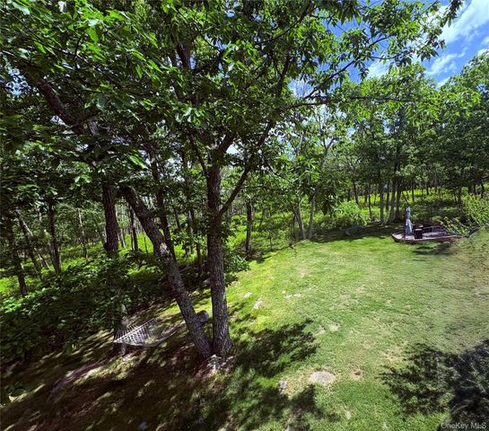 32 Nightingale Trail W, Wurtsboro, NY 12790