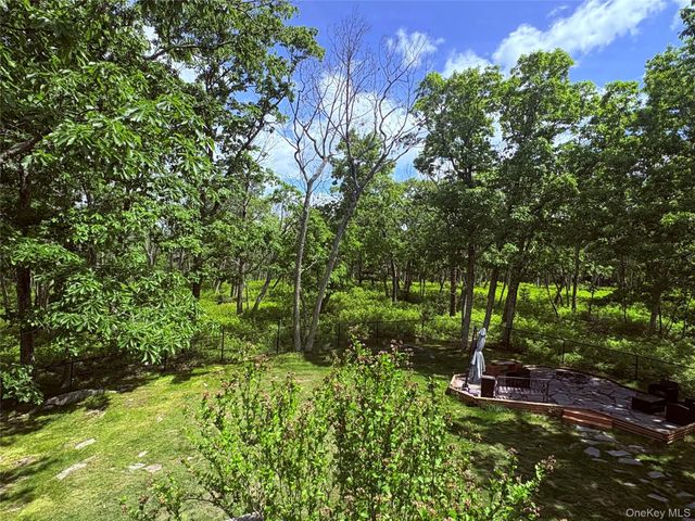 32 Nightingale Trail W, Wurtsboro, NY 12790