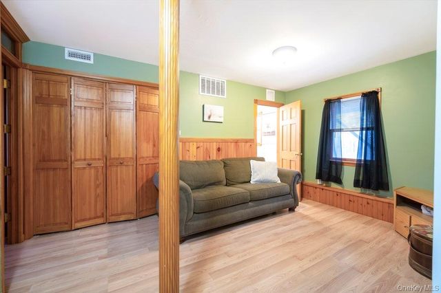 32 Nightingale Trail W, Wurtsboro, NY 12790