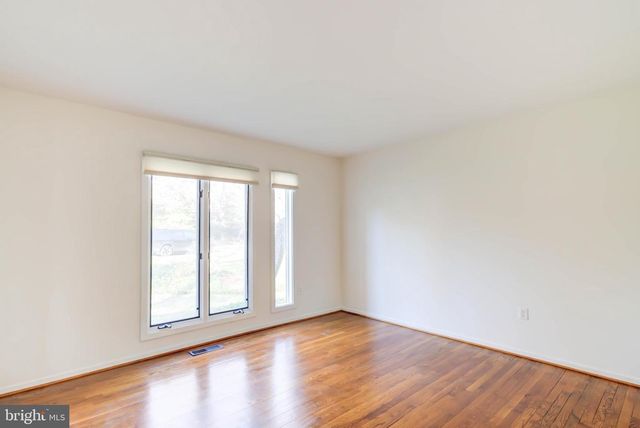 8610 HIDDEN HILL LN, Rockville, MD 20854