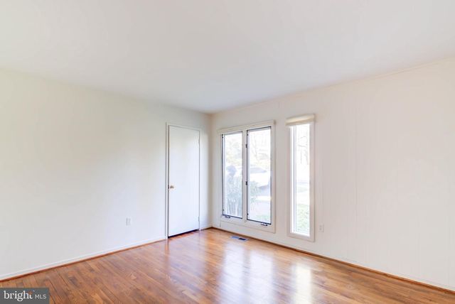 8610 HIDDEN HILL LN, Rockville, MD 20854