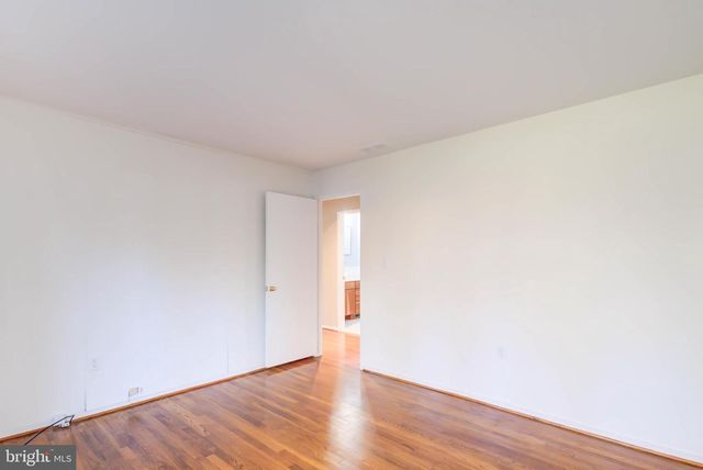 8610 HIDDEN HILL LN, Rockville, MD 20854