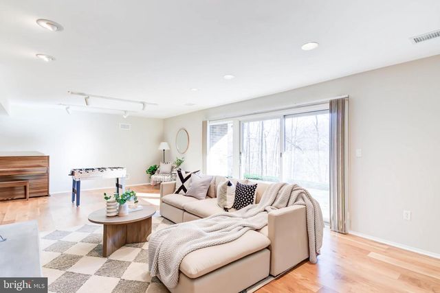 8610 HIDDEN HILL LN, Rockville, MD 20854