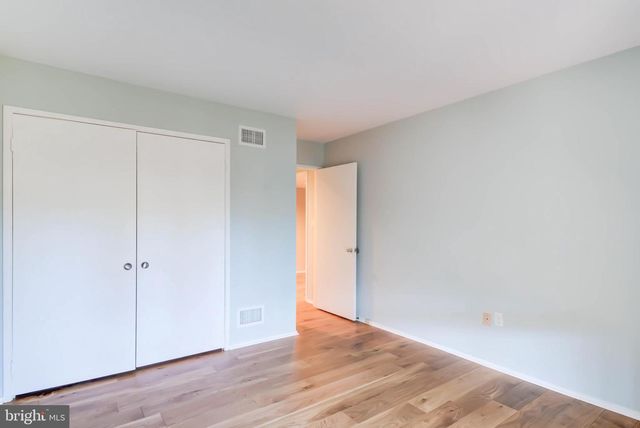 8610 HIDDEN HILL LN, Rockville, MD 20854