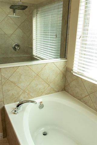 734 Oyster CRK, Buda, TX 78610