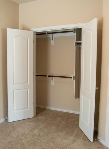 734 Oyster CRK, Buda, TX 78610