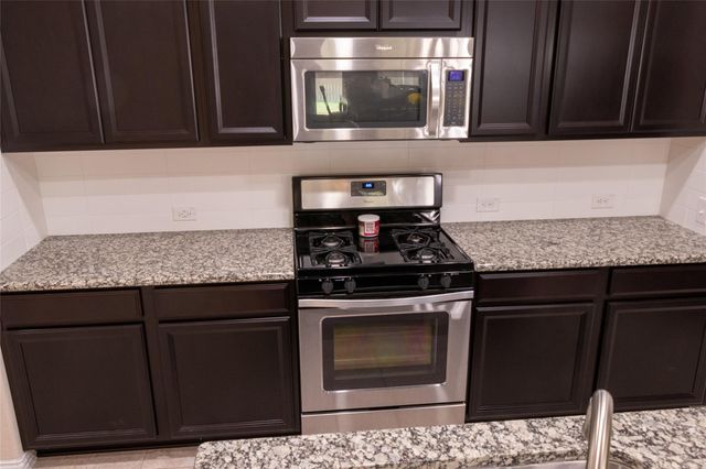 734 Oyster CRK, Buda, TX 78610