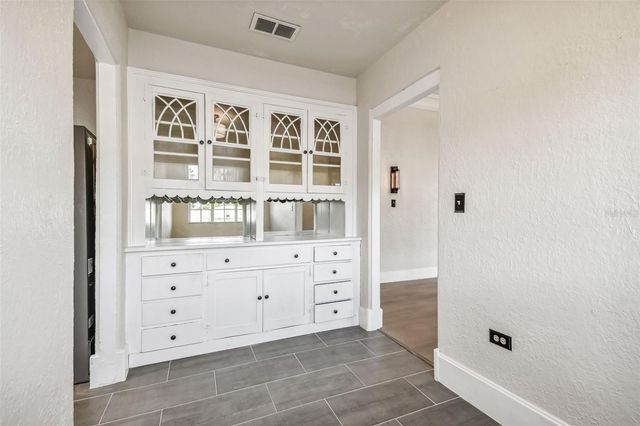 2102 W LA SALLE STREET, Tampa, FL 33607