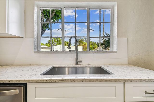 2102 W LA SALLE STREET, Tampa, FL 33607