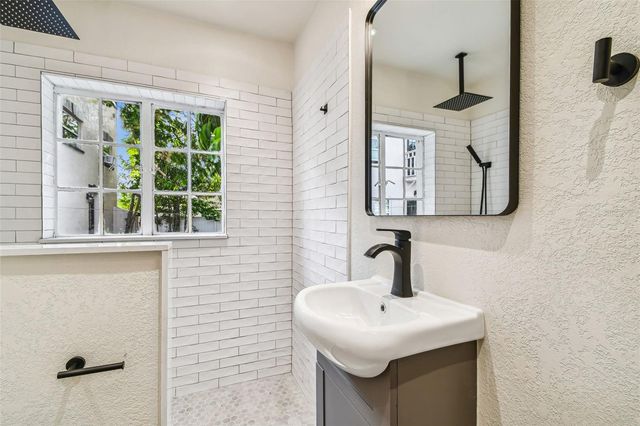 2102 W LA SALLE STREET, Tampa, FL 33607