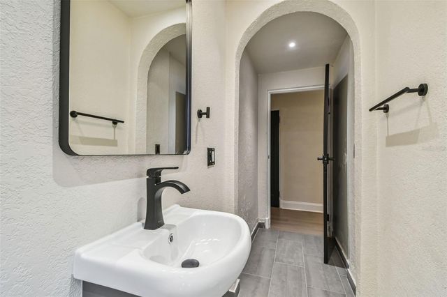 2102 W LA SALLE STREET, Tampa, FL 33607