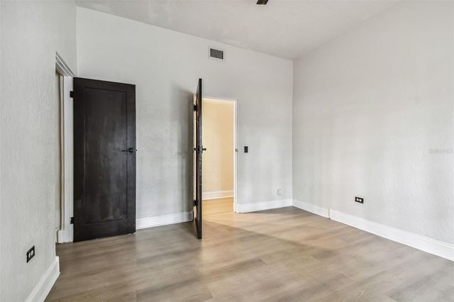 2102 W LA SALLE STREET, Tampa, FL 33607