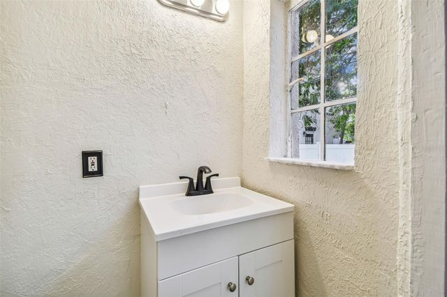 2102 W LA SALLE STREET, Tampa, FL 33607