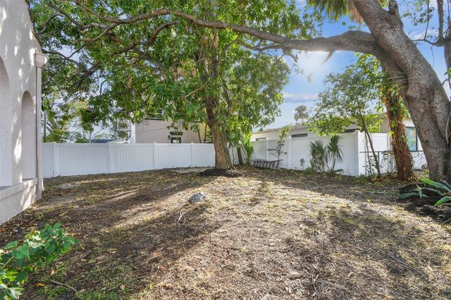 2102 W LA SALLE STREET, Tampa, FL 33607
