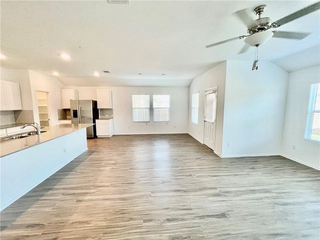 1721 Devine Lake BND, Leander, TX 78641