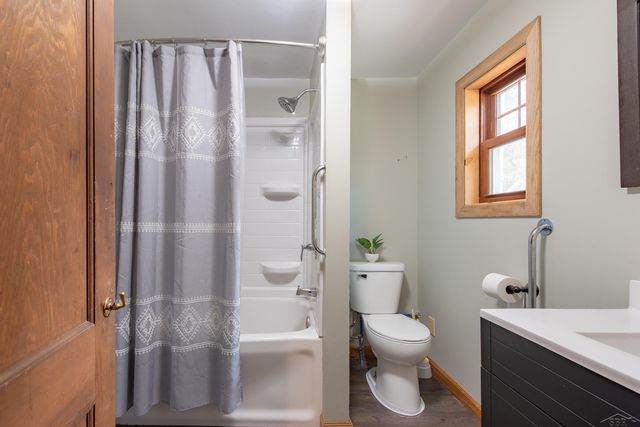 428 S 8 Mile Road, Midland, MI 48640